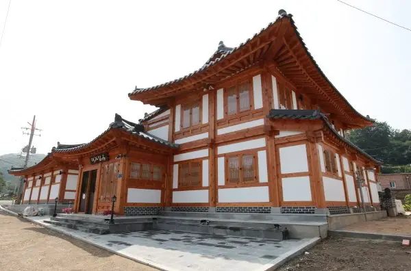 Leega Hanok