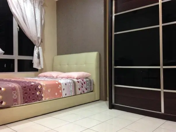 Cozy Homestay at Putra Place