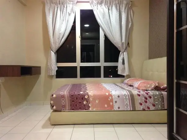 Cozy Homestay at Putra Place