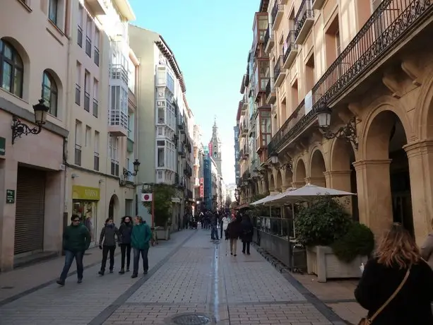 Puerta del Ebro Parking Libre 