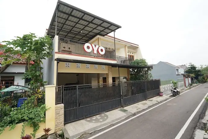 OYO 302 Karolin Syariah Residence