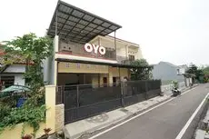 OYO 302 Karolin Syariah Residence 