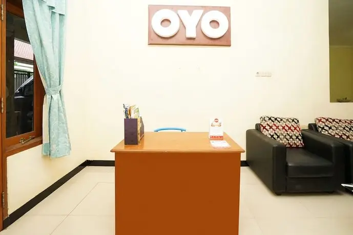 OYO 302 Karolin Syariah Residence 