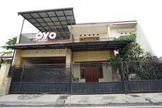 OYO 302 Karolin Syariah Residence 