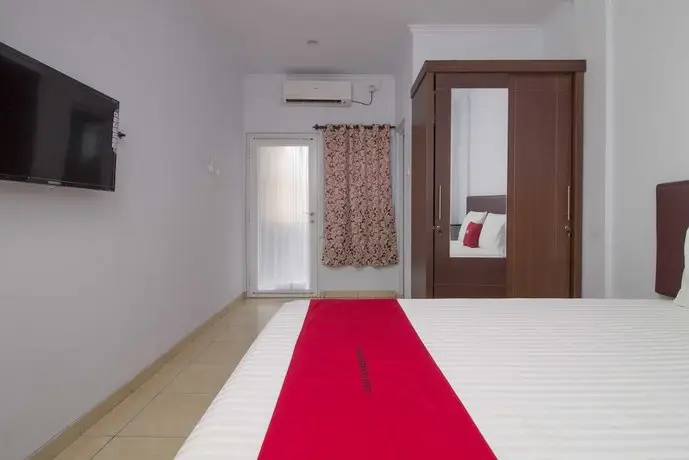 RedDoorz near Siloam Karawaci 2 