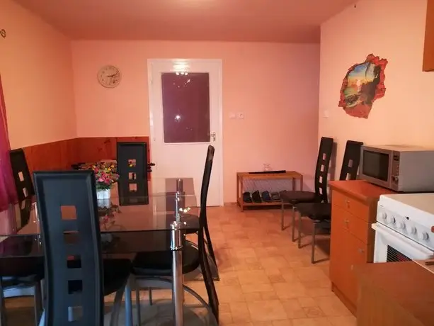 Tiszavirag Apartmanhaz