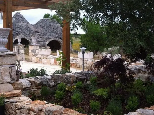 16 Trulli E Giardini