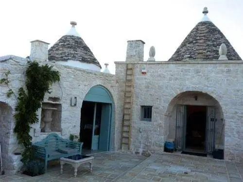 16 Trulli E Giardini 