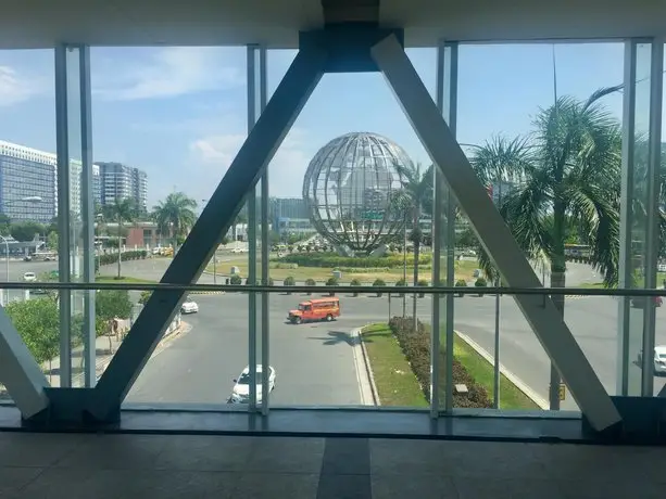 Luxury Condo with Pool View at Shell Residences