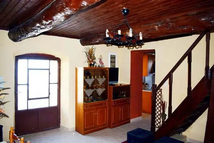 Traditional Cottage in Tzitzifes 