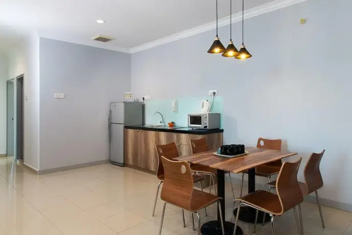 Golden View Serviced Apartments 