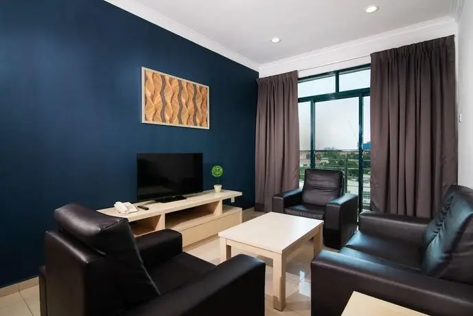 Golden View Serviced Apartments 