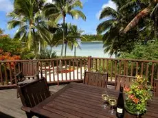 B's Beach House on Muri Lagoon 