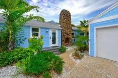 A House on Siesta Beach by Beachside Management 