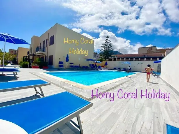 Homy Coral Holiday