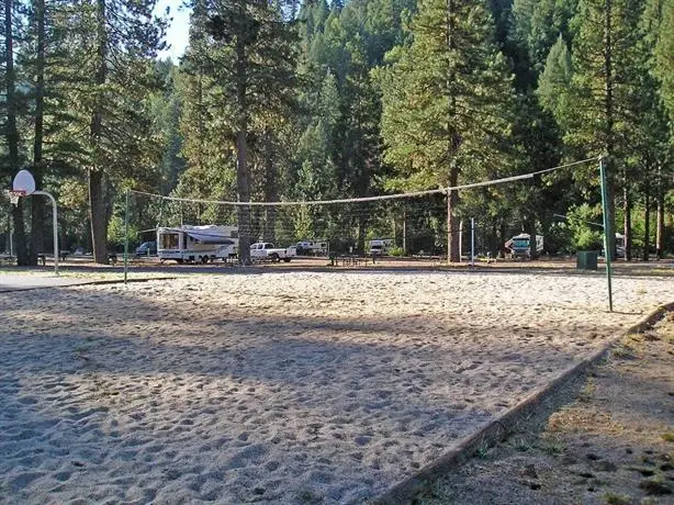 Yosemite Lakes Bunkhouse Cabin 35 