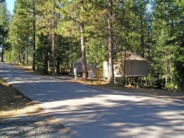 Yosemite Lakes Hillside Yurt 12 