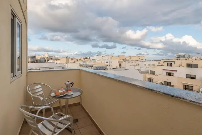 Blue Waters Penthouse in Sliema 