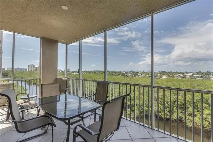 Estero Bay 401 