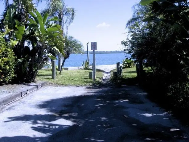 The Anna Maria Island Beach Breeze