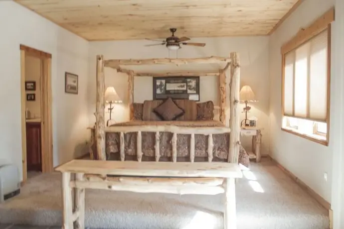 Frontier Lodge Six-bedroom Holiday Home 