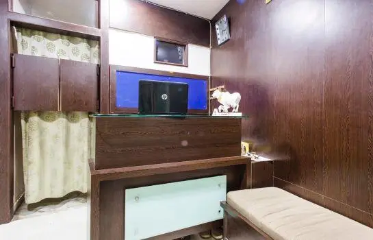 OYO 43484 Hotel Real Residency