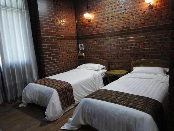 Nan Bwe- The Vibe Hostel 