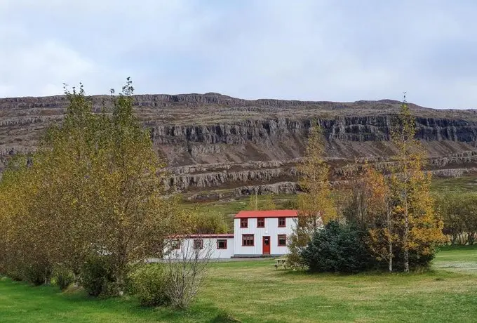 Fossardalur Guesthouse 