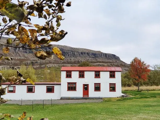 Fossardalur Guesthouse