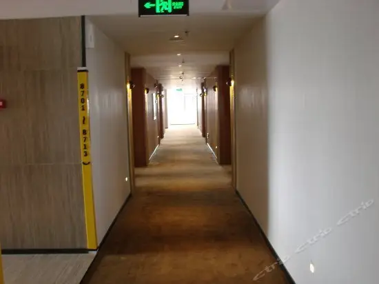 IU Hotel Ruili Nanmao Street