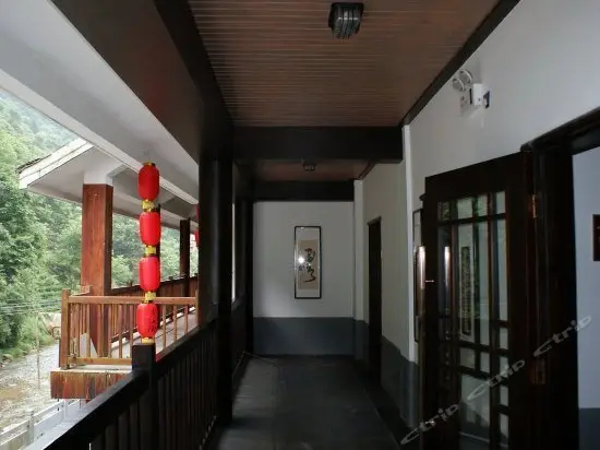 Xiangxi Inn