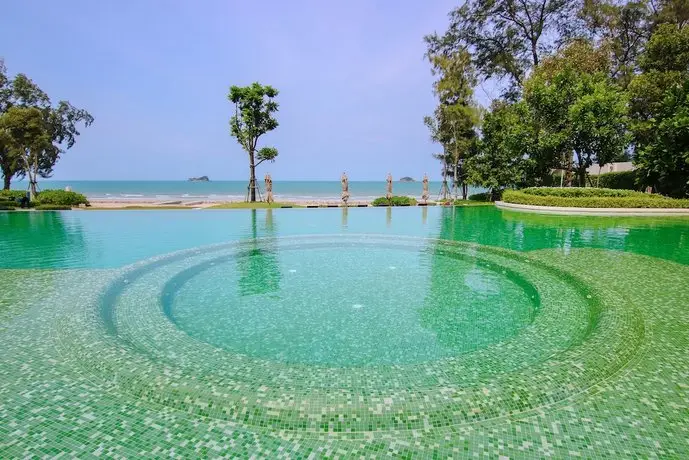 Hua Hin Luxury Beachfront Condo By Mon 