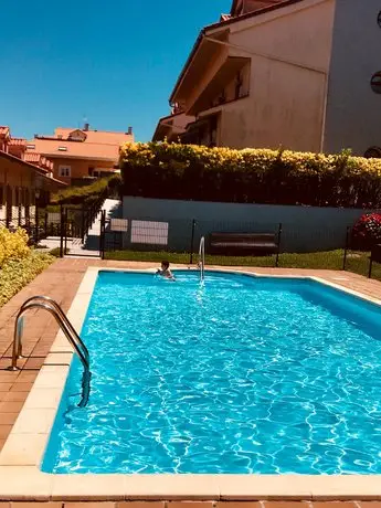 Apartamento con jardin privado frente a la Playa de Comillas