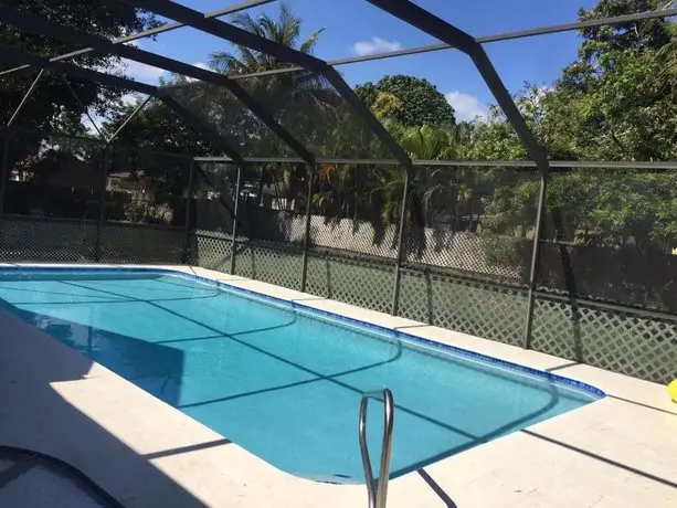 Pool house close to the Beach