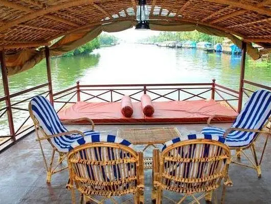 JCT Houseboat