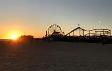 Beautiful Sunset in Santa Monica Beach 4 