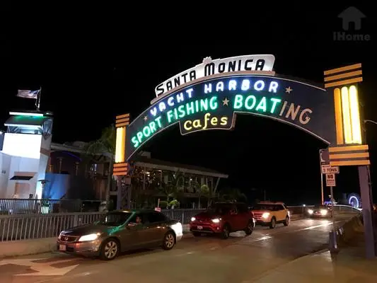 Beautiful Sunset in Santa Monica Beach 4 