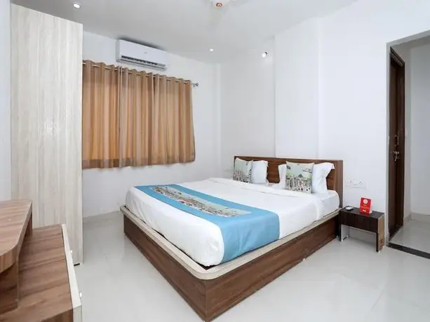 OYO 10061 Home 3BHK Modern Near Gulab Bagh 