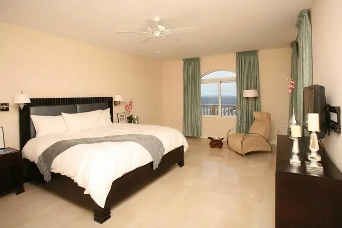 Luxurious One Bedroom Suite in Dawn Beach