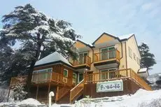 Gangneung Pine & Cinnamon Tree Pension 