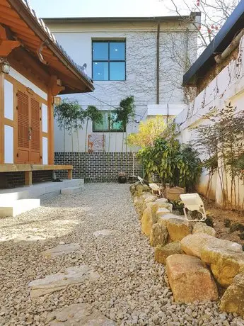 Jeonju Hanok Village Beautiful Hanok GuestHouse 