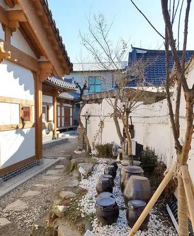 Jeonju Hanok Village Beautiful Hanok GuestHouse 