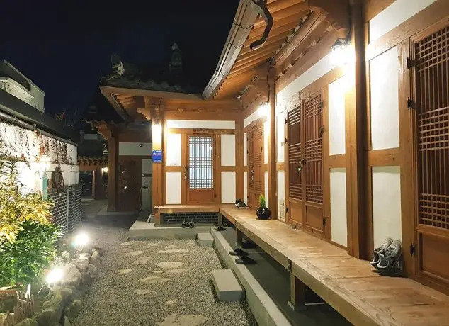 Jeonju Hanok Village Beautiful Hanok GuestHouse 