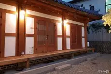 Jeonju Hanok Village Beautiful Hanok GuestHouse 