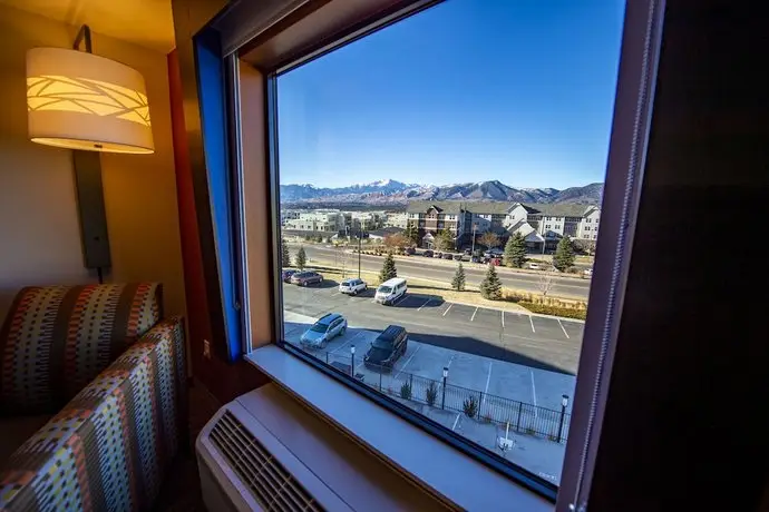 Holiday Inn Express & Suites - Colorado Springs AFA Northgate