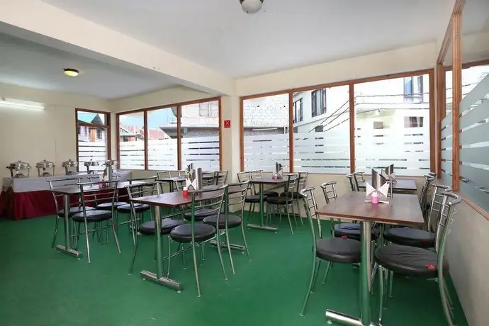 OYO 10116 Hotel Rhythm Retreat 