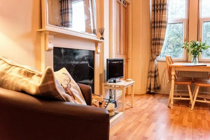 1 Bedroom Apartment In Central Edinburgh Sleeps 2 