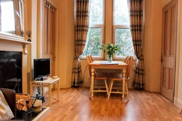 1 Bedroom Apartment In Central Edinburgh Sleeps 2 