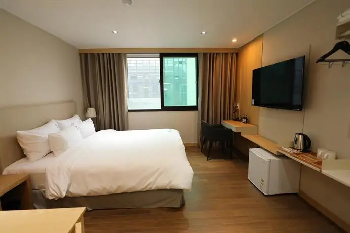 The First Hotel Changwon 