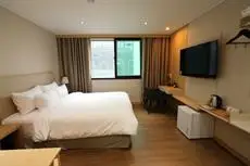 The First Hotel Changwon 